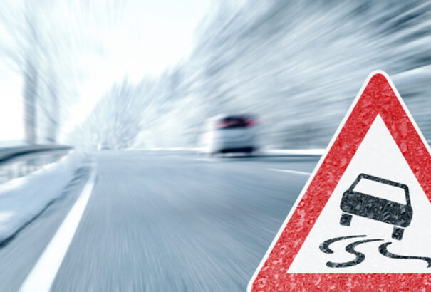 Vezessünk óvatosan! Csúszós utakra figyelmeztetnek a meteorológusok