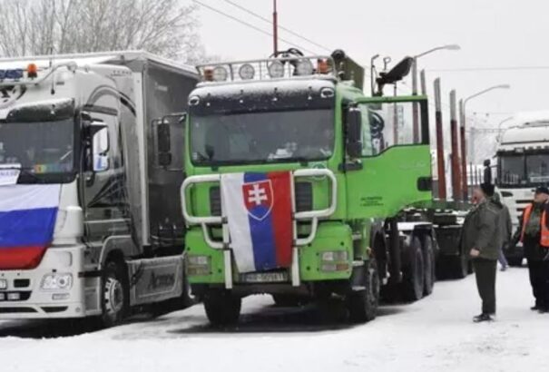 Országos sztrájkba kezdenek a fuvarozók – A gazdák is támogatják őket