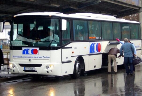 Autóbusz-közlekedési káosz Besztercebánya megyében