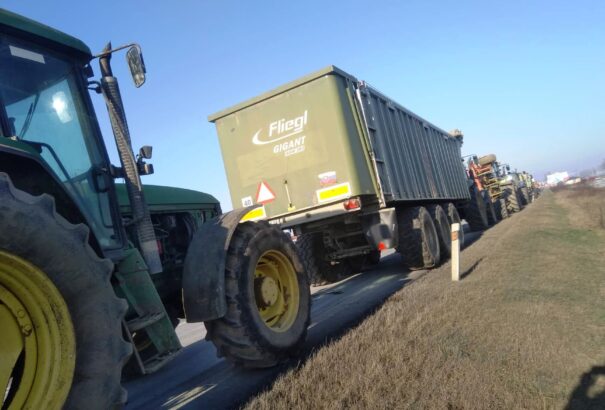 Fuvaros sztrájk – A kamionok, traktorok készültségben. A blokád a Pellegrinivel való találkozótól függ (Képek, videók)