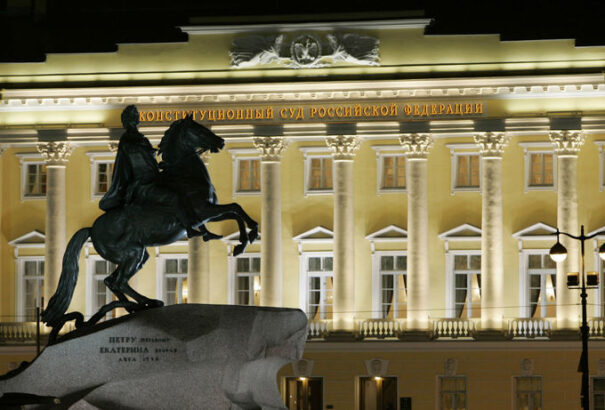 Bombariadó miatt szülészeteket, bíróságokat és metróállomásokat evakuáltak Szentpéterváron