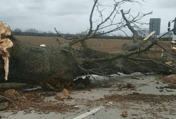 Szerdán is folytatódik az ítéletidő, lesz, ahol 160 km/órás széllökésekre is számítani kell