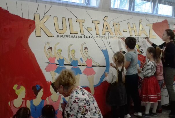 Tárt kapuval fogadott a komáromi kultúrház éjjel-nappal