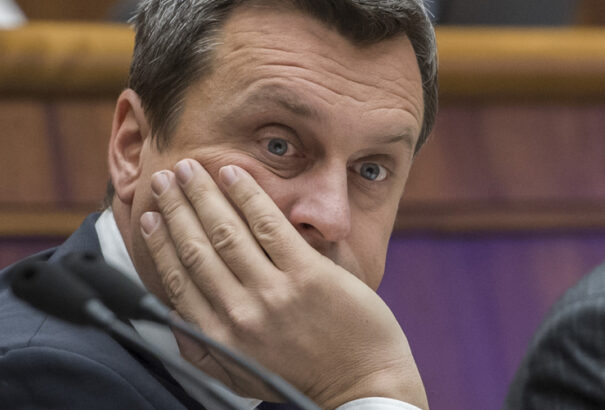 Danko ankétot indított az autópályadíjakról, de a legtöbben inkább az SNS megszüntetésére szavaznak