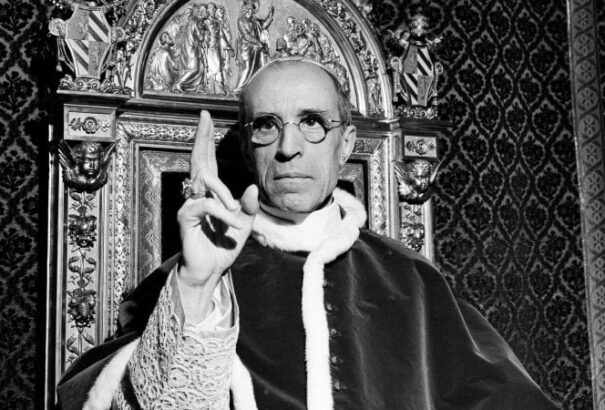 Megnyitja a Vatikán a holokauszt idejének irattárát, XII. Piusz pápa archívumát