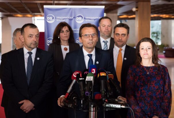 Szétesőben a Demokratapát Galkoék partizánakciója miatt