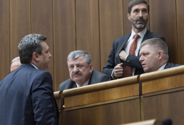 A parlament megszavazta a 13. nyugdíjról szóló intézkedést