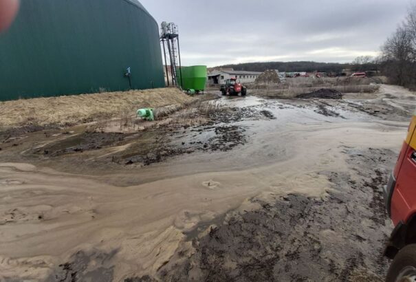 Ökológiai katasztrófa: Nagy mennyiségű veszélyes anyag szabadult ki egy biogázüzem tartályából