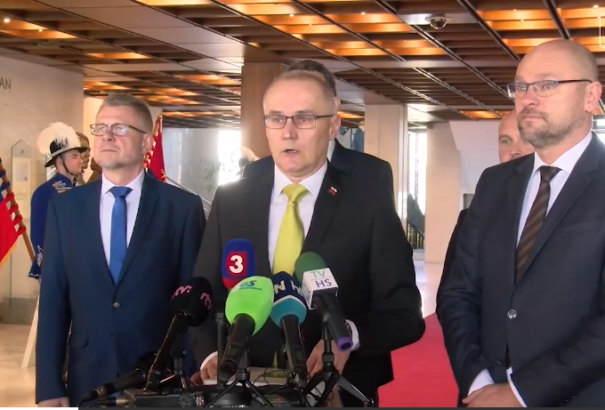 A Hlas pravice visszalépett a választásoktól az SaS javára