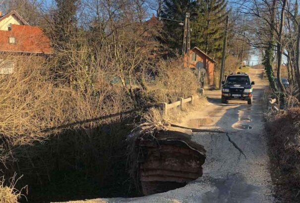 Leomlott egy kisebb híd Piliscsabán