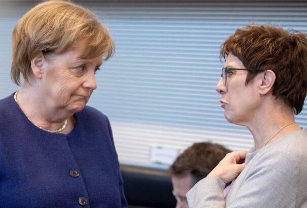 Összefogást sürgetett Angela Merkel a vezetési válságba került CDU és a CSU közös parlamenti frakciójának ülésén