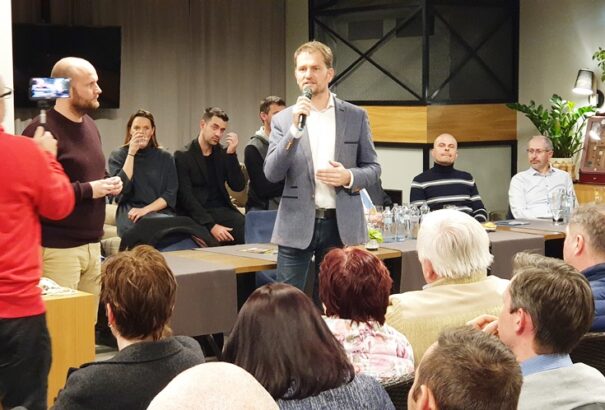 „Megettem az összes pogácsát.“ Matovič akár miniszterelnök is lehet – OľaNO-s kamprányrendezvényen jártunk