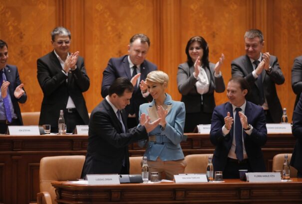 Román kormányválság: A jobbliberálisok előrehozott választásokat akarnak, a szocialisták „független” kormányfőt