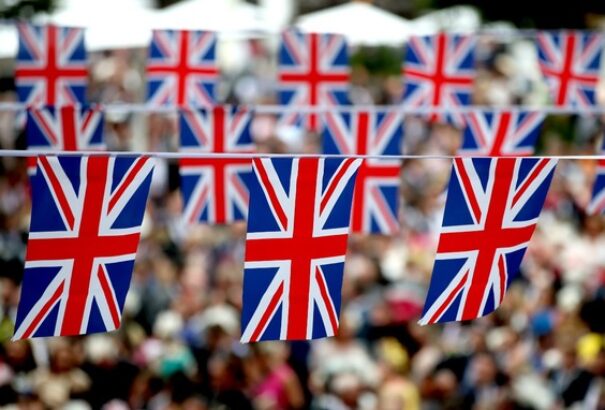 Szigorít Nagy-Britannia, nehezebb lesz a külföldieknek munkát vállalni