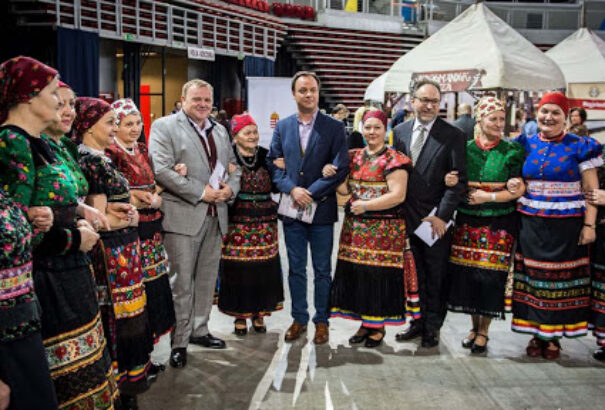 Magyarország, az élő hagyományok hazája címmel tett közzé videót a magyar kormány