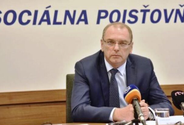 Március végéig kapják meg a dolgozó nyugdíjasok a magasabb nyugdíjat