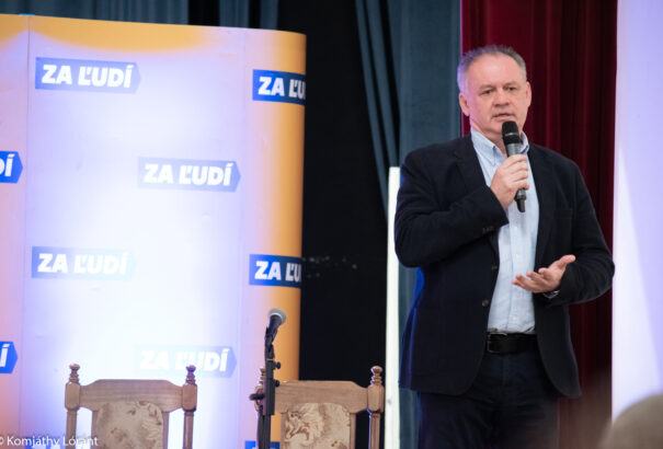 Andrej Kiska nyilvános vitára hívta Robert Ficot