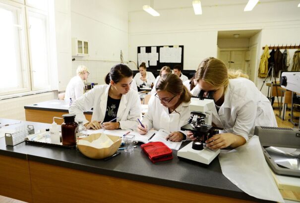 Koronavírus-gyanú miatt szünetel a tanítás a pozsonyi Comenius Egyetem Orvostudományi Karán