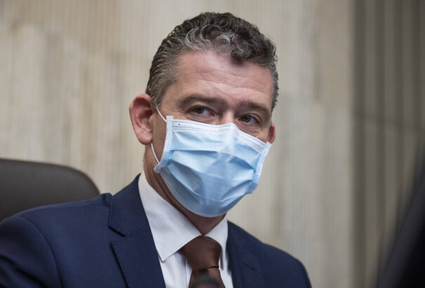 Mikulec: Hétvégéig az összes orvoshoz, tűzoltóhoz és rendőrhöz eljutnak a szájmaszkok