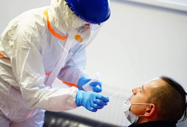 Egyre többen panaszkodnak a maszkok hiányára, a gyógyszertárak némelyike a bezárást fontolgatja