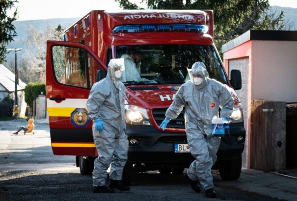 Forgatókönyvek: Szlovákiában 110 nap múlva várható a koronavírus-járvány tetőzése