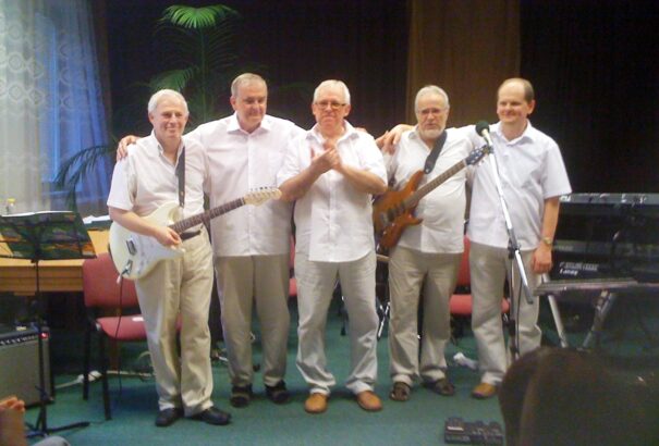 A tíz éves Memória Társulat koncerttel köszöntötte a komáromi nőket