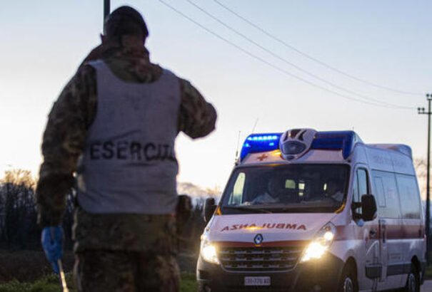 Koronavírus: Olaszországban már több a halott, mint Kínában. A hadsereg teherautókkal szállítja el a halottakat – Fotó