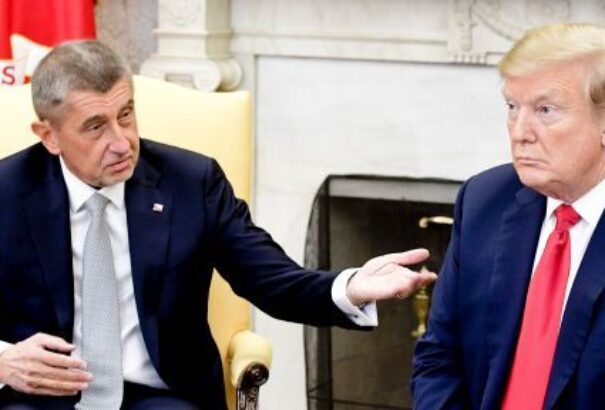 Babiš üzent Trumpnak: A vírus lassítása érdekében használjatok szájmaszkot