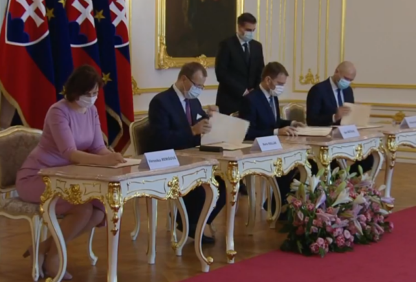 A kormánypártok aláírták a koalíciós szerződést