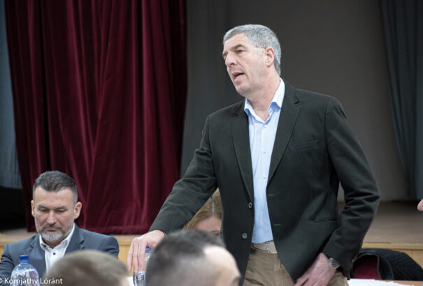 A Most-Híd teljes elnöksége lemondott, egy négytagú testület vette át a párt vezetését