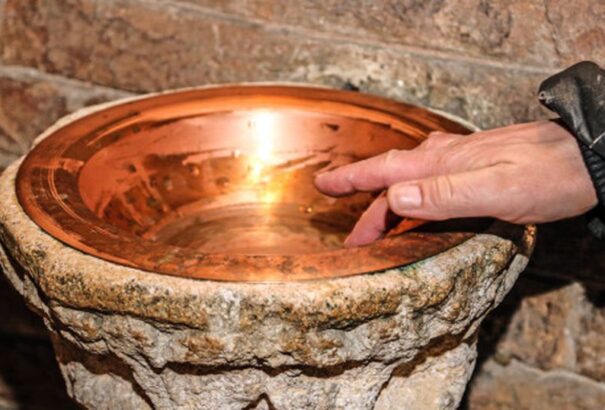 Koronavírus: Magyarországon kiürítik a szenteltvíztartókat a templomokban