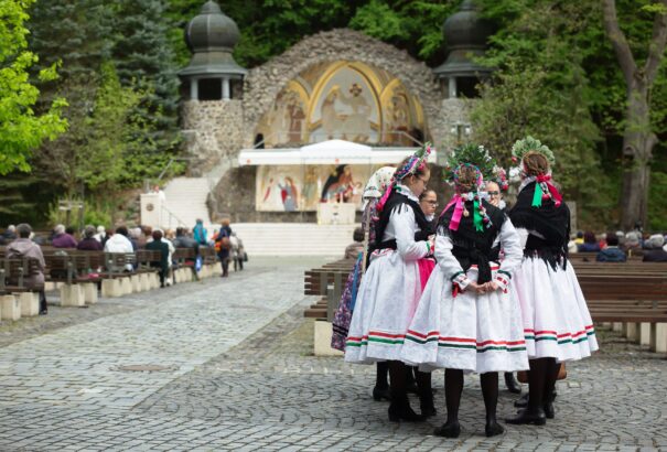 Reagál az egyház: Az istentiszteletek szabadtéren, vagy rádión keresztül lesznek megtartva – Íme, a részletek