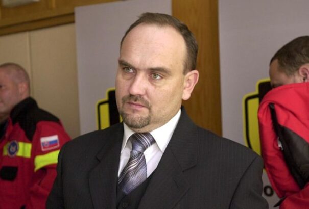 A bősi karanténközpont vezetője elítélt adócsaló, aki kiemelkedő kapcsolatokat ápolt a smeres kormányokkal