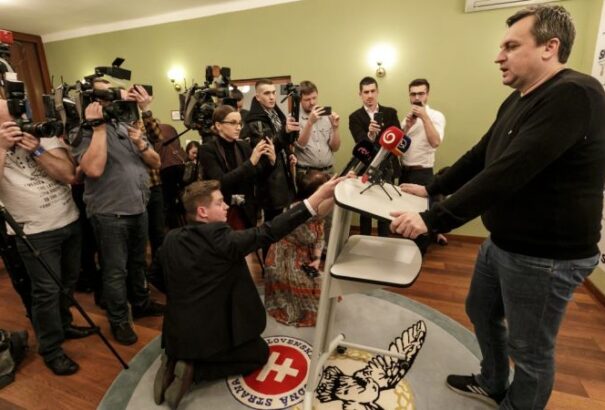 Danko az egyik újságírónak: Az olyan barmok miatt van kevés százalékunk, mint maga