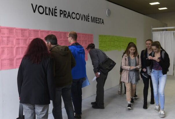 A tavalyi évhez képest az állásajánlatok száma több mint 60%-kal csökkent