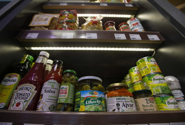 A benzinkutak is versengenek a vásárlókért. Újonnan élesztőt és lisztet is kínálnak