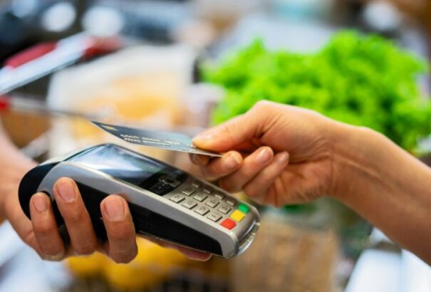 Szlovákiában is felemelik a PIN-kód nélküli kártyás fizetések felső határát