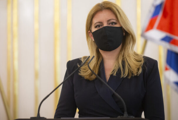 Egy rendőr öt roma gyereket vert meg a korompai romatelepen. Az államfő magyarázatot vár Lučanskýtól