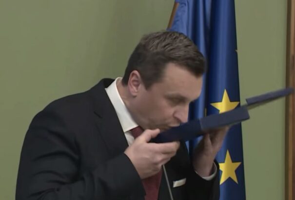 Danko nem kapitány többé – a védelmi miniszter törölte az előléptetési parancsot