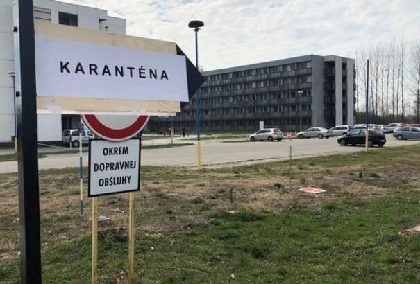 A rendőrök őrizetbe vettek egy eperjesi férfit, aki megpróbált kiszökni a bősi karanténközpontból