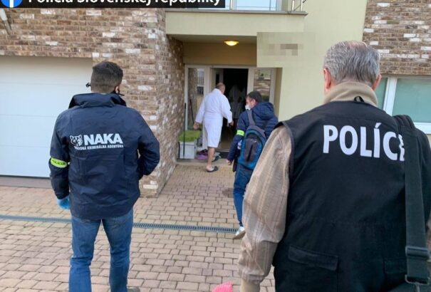 A NAKA Kajetán Kičuránál, az Állami Tartalékalap volt igazgatójánál razziázik