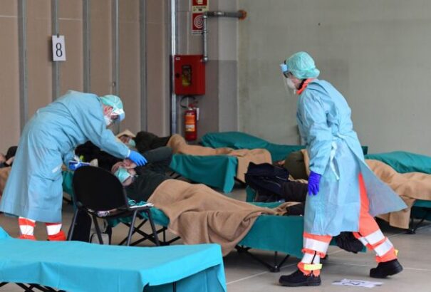 Olaszországban május 4-éig meghosszabbították a korlátozásokat. De kinyitják a könyvesboltokat…