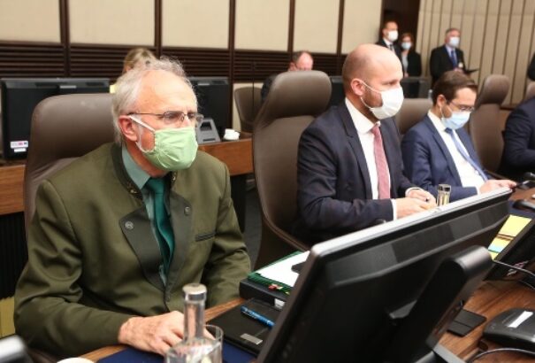 Mičovský: Van elég élelmiszer az országban, húsvéti áruból nagy a túlkínálat