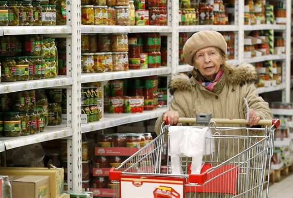 Az idősek számára meghatározott vásárlási órákban félig vagy teljesen üresek az üzletek