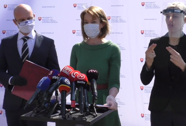 Az alapiskolákban az érdemjegyek helyett szóban értékelhetik a diákokat. Lényegében senki sem fog megbukni