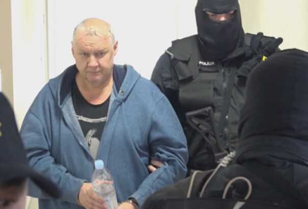 A bíróság felmentette a Sátor-klán sírásóját és fiát