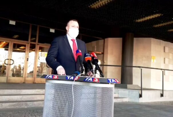 Elfogadták! A koronavírus-járvány miatt módosul a Munkatörvénykönyv és a Foglalkoztatási törvény – Ez változik a munkanélküliek, a kismamák és az alkalmazottak számára