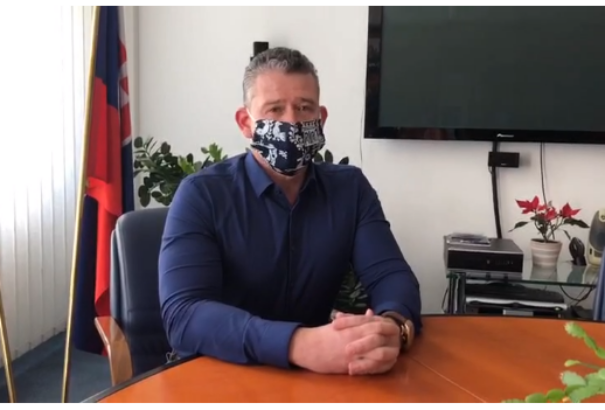 Koronavírusos személlyel találkozott, karanténban a szlovák belügyminiszter