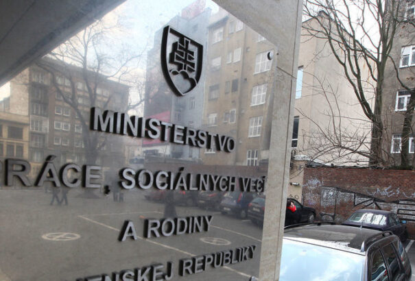 Eddig 5,2 millió eurót utalt ki a Munkaügyi Minisztérium elsősegélyként a vállalkozóknak