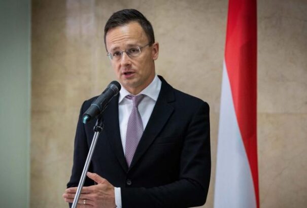 Szijjártó: adjon több tiszteletet a magyaroknak Románia elnöke!